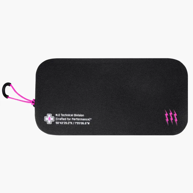 muc-off-bicycle-care-essentials-case-black-wasserdichte-tasche image 1