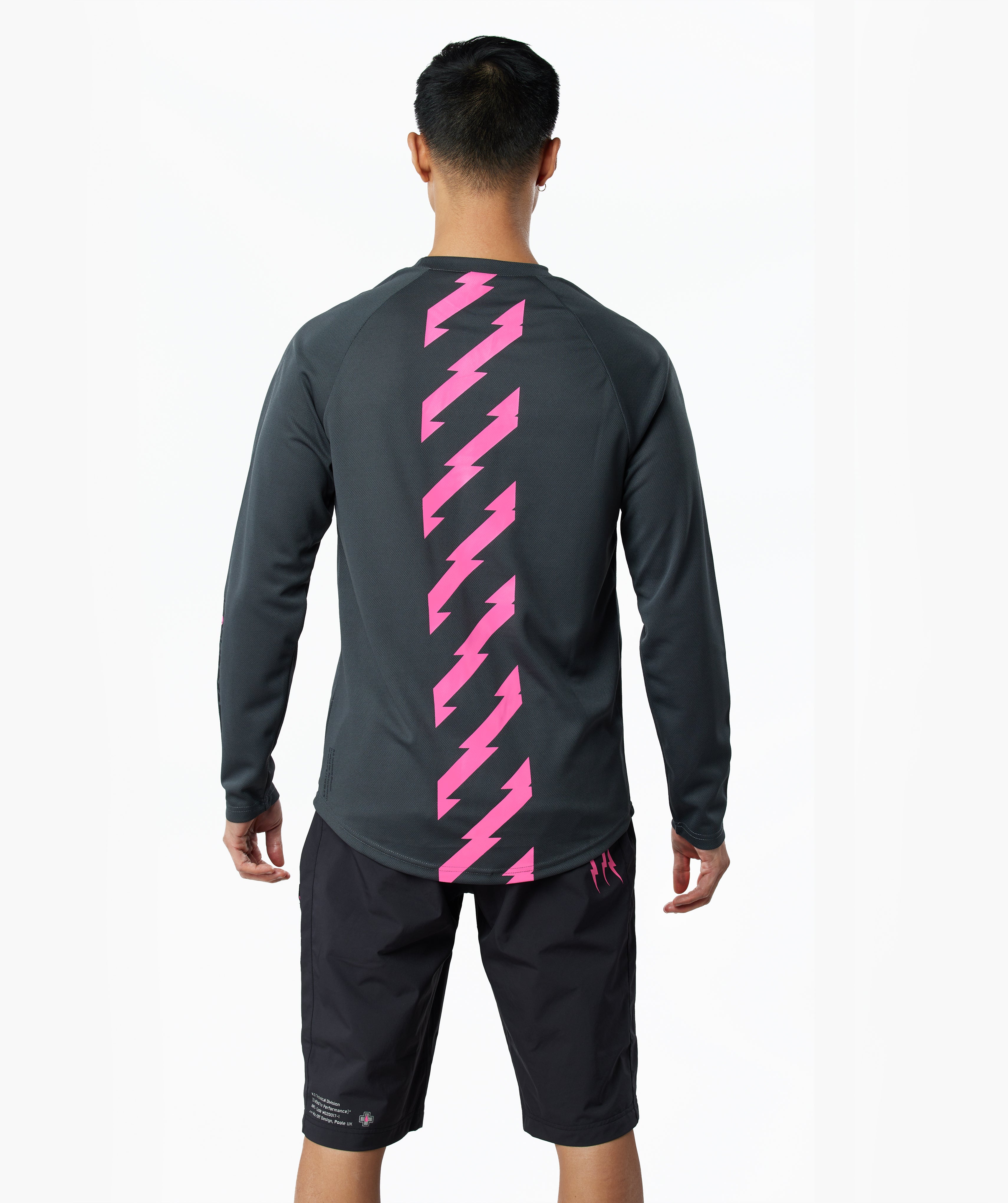 muc-off-tech-apparel-mtb-trikot-langarm-grau-atmungsaktiv image 2