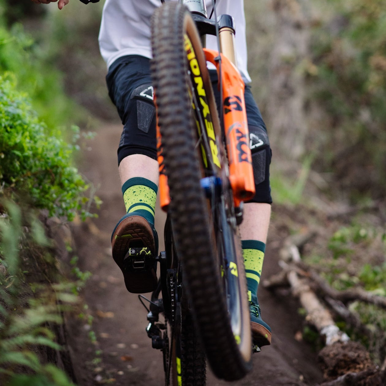 crankbrothers-icon-mtb-socken-petrol-lime-splatter-l-xl image 2