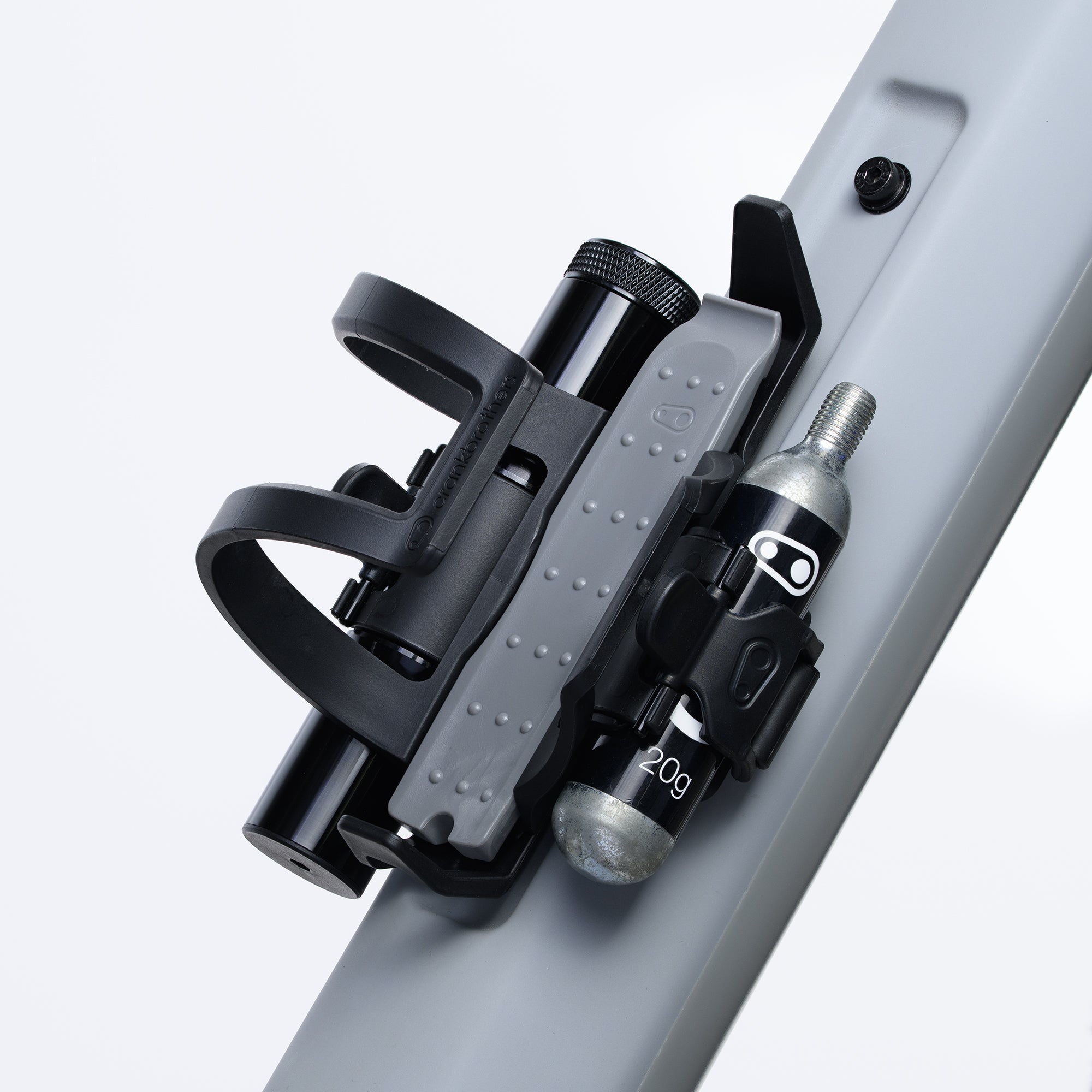 crankbrothers-bc18-flaschenhalter-minitool-co2-set image 5