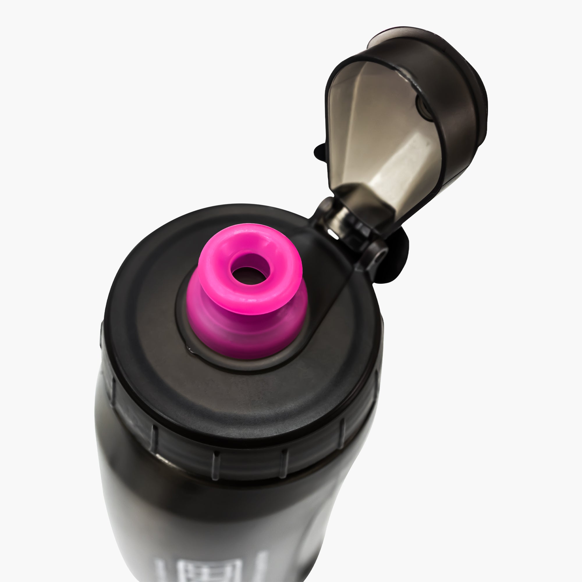 muc-off-twist-bottle-trinkflasche-450ml-smoked-mit-halter image 4